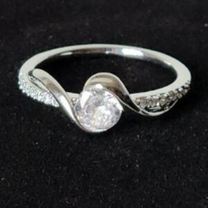 New Elegant Promise Ring 925 Silver Plated Solitaire Zirconia Size 7